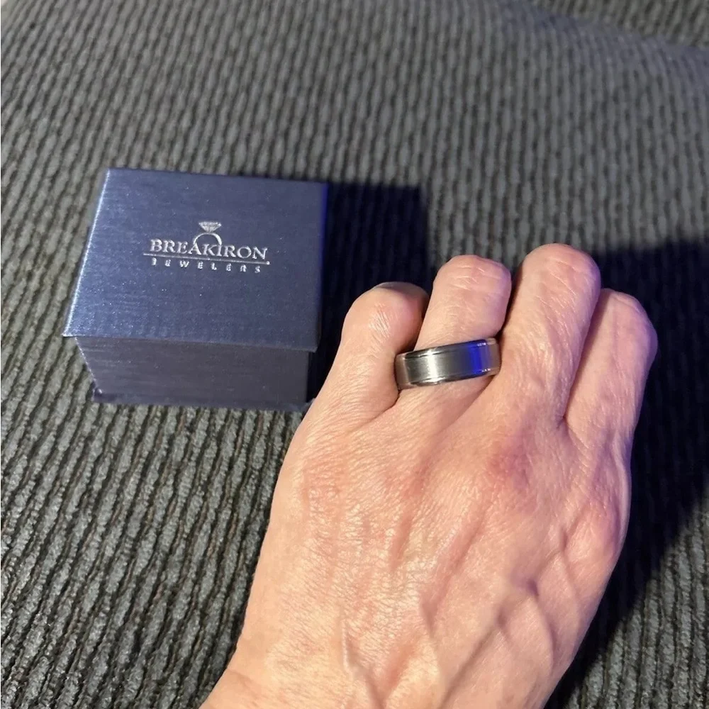NEW Mens 9mm Tantalum gray Wedding Band $1000 MSRP